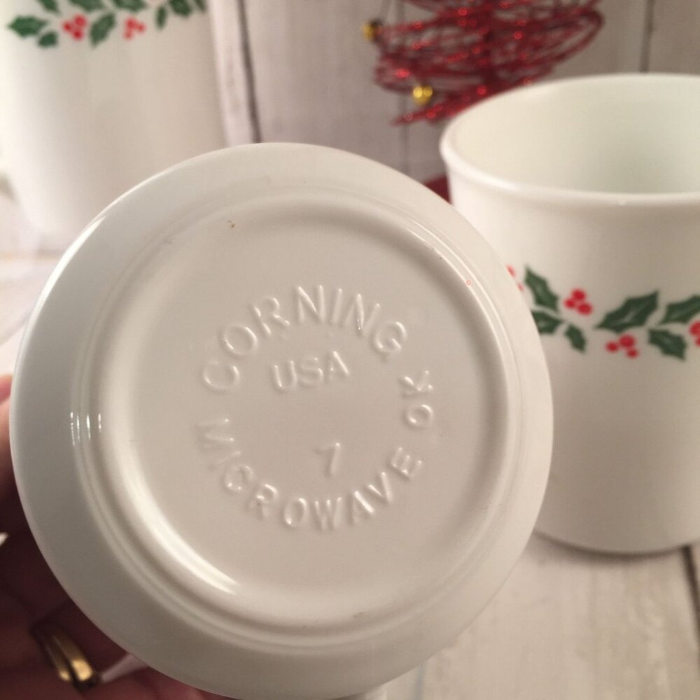 2 Winter Holly Berry Mugs Corning White Glass Green Christmas Holidays - Picture 4 of 5